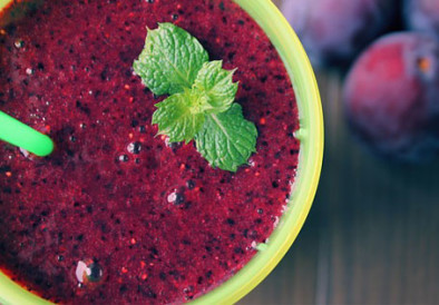Drink Yourself Slim with the Pineapple Kale Blueberry Smoothie