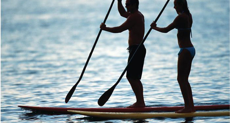 couple-paddle-boarding4651