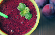 Drink Yourself Slim with the Pineapple Kale Blueberry Smoothie